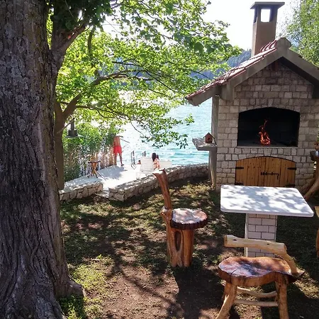 Marinovic Bacina Lakes Apartmán *