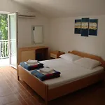 Franic Bacina Lakes Apartments דירה פלוצ'ה