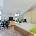 Franic Bacina Lakes Apartments