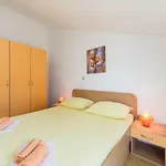 Franic Bacina Lakes Apartments