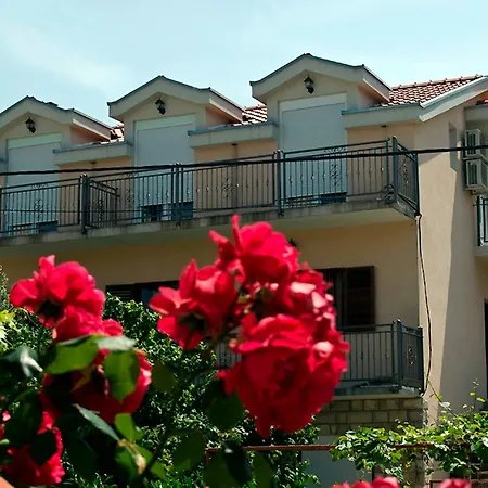 Daire Marinovic Bacina Lakes *