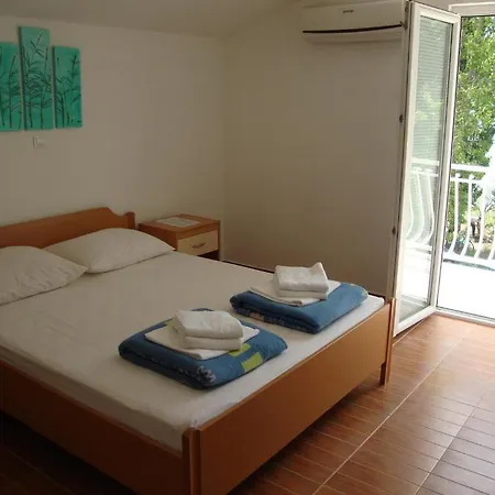 Marinovic Bacina Lakes Daire