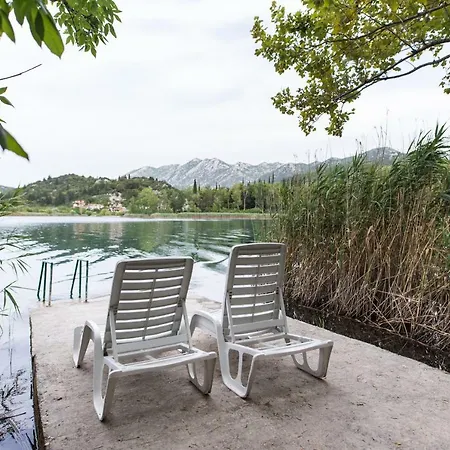 Marinovic Bacina Lakes 플로체